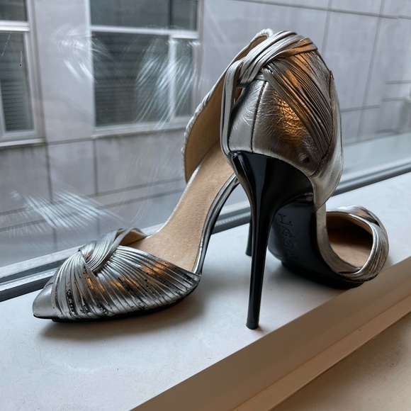 L.A.M.B. High heeled brushed metallic rustic closed toed shoes women’s size 5.5 - Picture 3 of 8